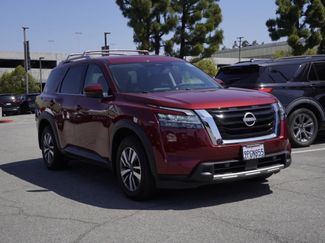 Used 2024 Nissan Pathfinder SL FWD video 2