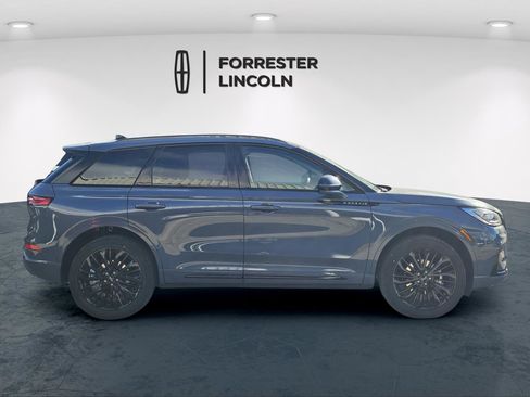 New 2026 Lincoln Corsair Reserve w/ Jet Appearance Package image 2