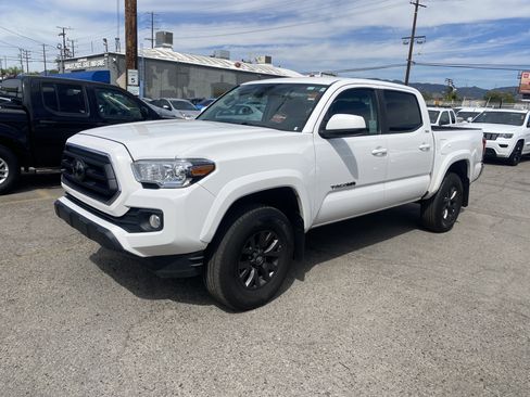 Used 2022 Toyota Tacoma SR5 AWD/4WD image 2