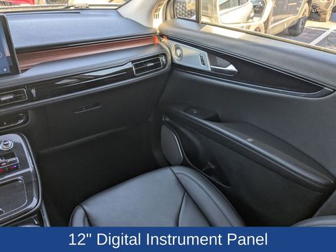 Used 2023 Lincoln Nautilus Reserve w/ Equipment Group 202A image 19