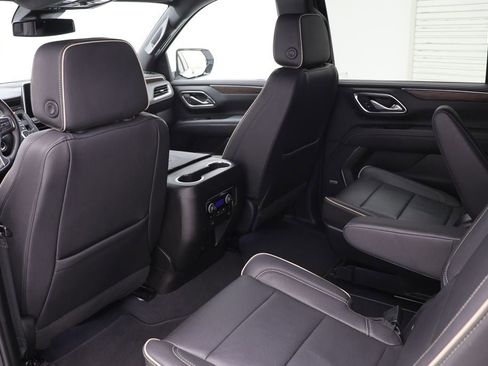 Used 2023 Chevrolet Suburban Premier image 11