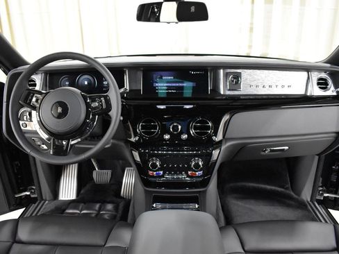 New 2027 Rolls-Royce Phantom Sedan RWD image 4