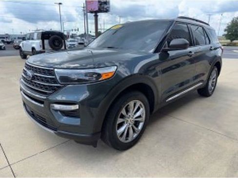 Used 2022 Ford Explorer XLT w/ Equipment Group 202A AWD/4WD image 3