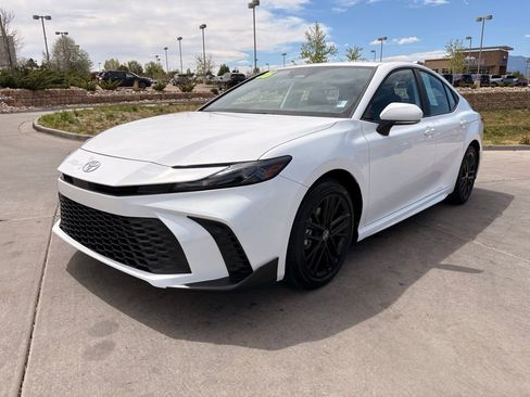 Used 2026 Toyota Camry SE FWD image 3