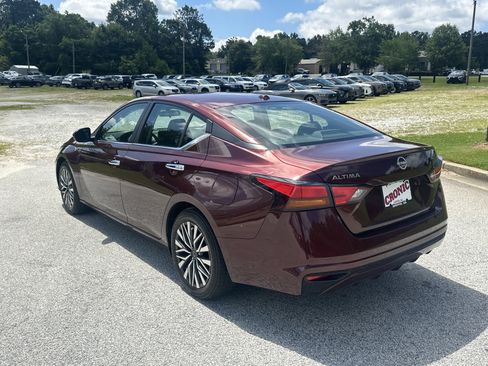Used 2025 Nissan Altima 2.5 SV FWD image 7