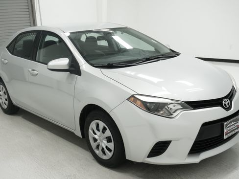 Used 2016 Toyota Corolla L FWD image 3