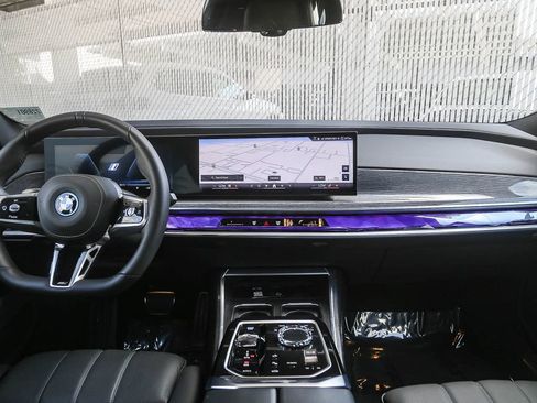 Used 2026 BMW i7 eDrive50 w/ M Sport Package RWD image 9