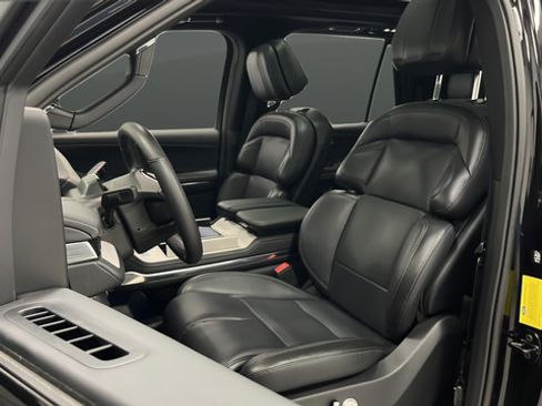 Used 2025 Lincoln Navigator L Reserve w/ Jet Appearance Package AWD/4WD image 9