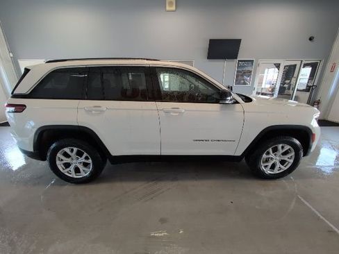 Used 2023 Jeep Grand Cherokee Limited AWD/4WD image 6