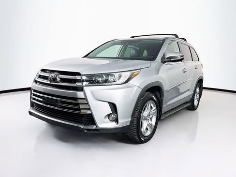 Used 2018 Toyota Highlander Limited image 3