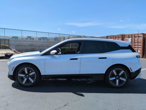 Used 2023 BMW iX xDrive50 w/ Premium Package image 7