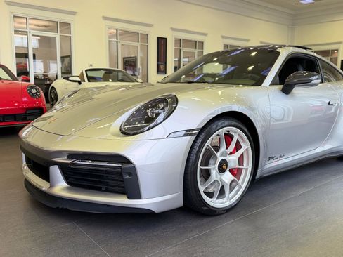 Used 2022 Porsche 911 Turbo image 2