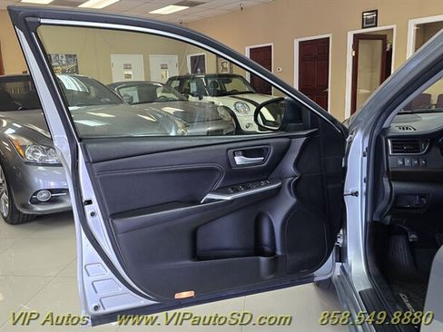 Used 2017 Toyota Camry XLE w/ Advanced Technology Package FWD image 11