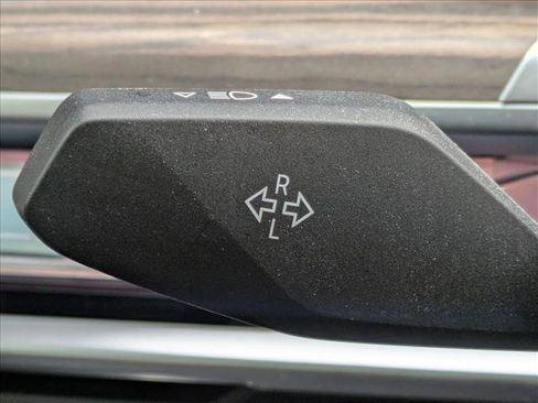 Used 2024 BMW 760i xDrive w/ Premium Package image 12