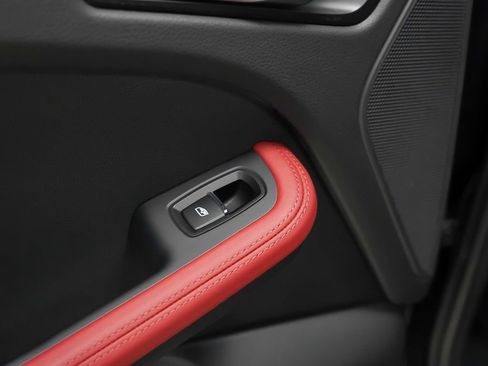 Certified 2026 Porsche Macan AWD/4WD image 27