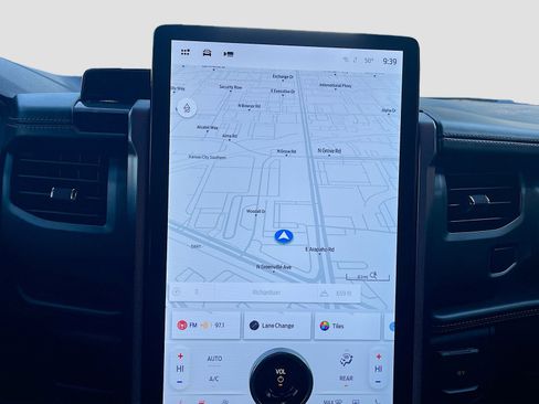 Used 2024 Ford Expedition Platinum image 13