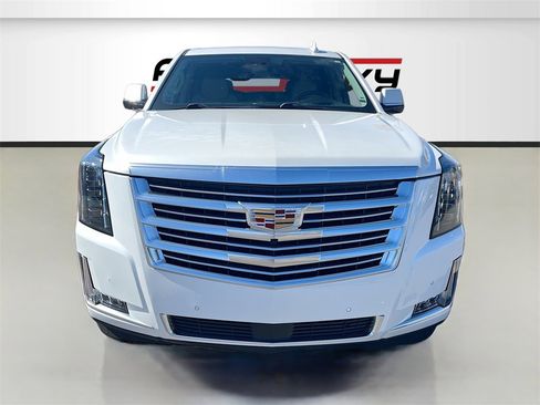 Used 2020 Cadillac Escalade Luxury image 2