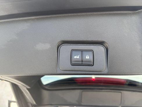 Used 2025 Nissan Rogue SV FWD image 21