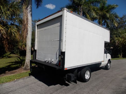 Used 2003 Ford E-350 and Econoline 350 Super Duty image 4