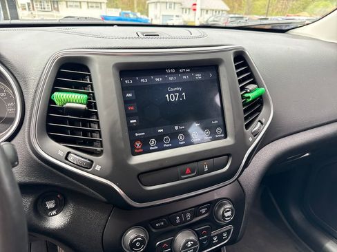 Used 2022 Jeep Cherokee Latitude Lux w/ Mopar Interior Package AWD/4WD image 22