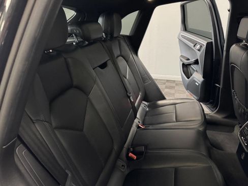 Used 2018 Porsche Macan S image 49
