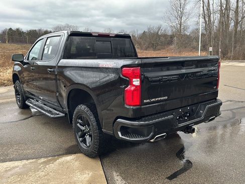 Used 2022 Chevrolet Silverado 1500 LT Trail Boss w/ Convenience Package II image 3
