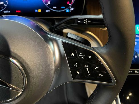 Used 2025 Mercedes-Benz GLC 300 4MATIC image 29