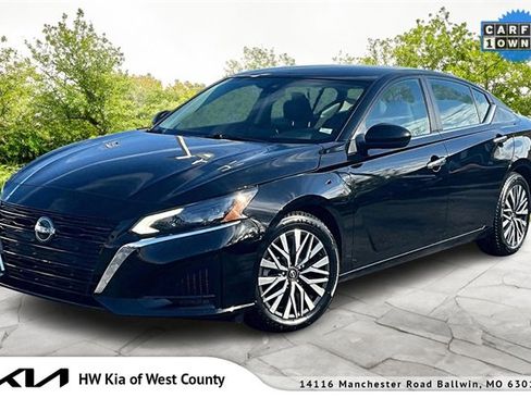 Used 2023 Nissan Altima 2.5 SV image 1