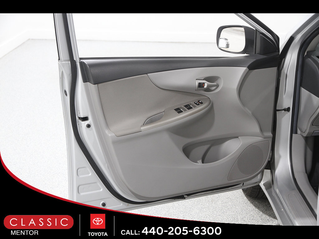 Used 2013 Toyota Corolla LE FWD image 4