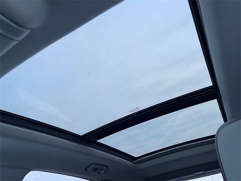 Used 2020 Chevrolet Equinox Premier image 17