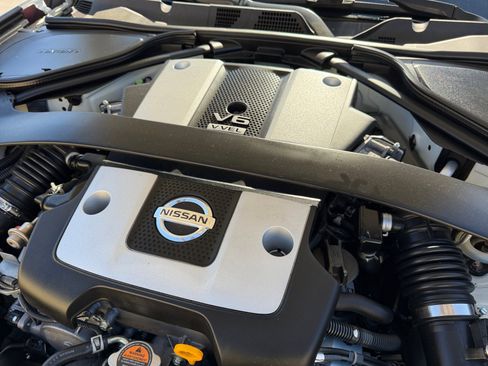 Used 2018 Nissan 370Z Touring RWD image 22