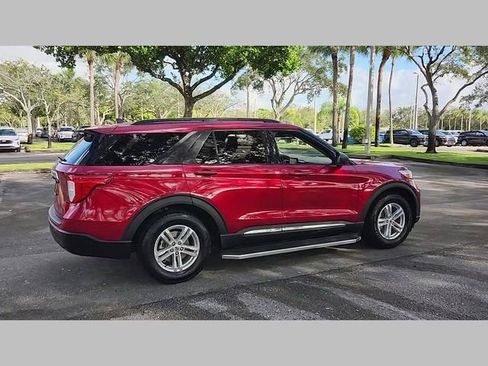 Used 2021 Ford Explorer XLT image 41