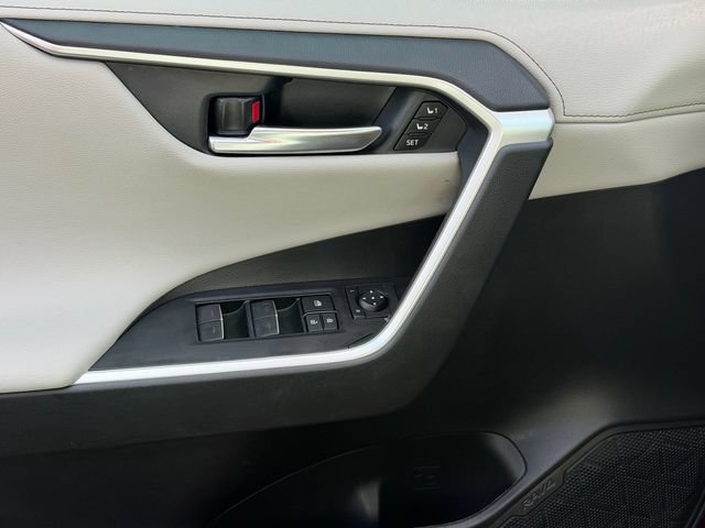 Used 2024 Toyota RAV4 Limited FWD image 33