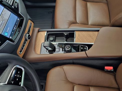 Certified 2024 Volvo XC90 T8 Plus w/ Protection Package image 23