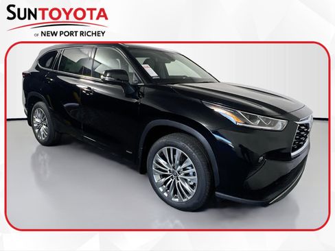 New 2026 Toyota Highlander Platinum image 1