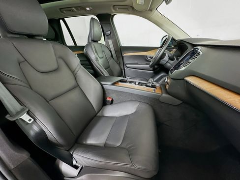 Used 2023 Volvo XC90 B6 Plus image 33