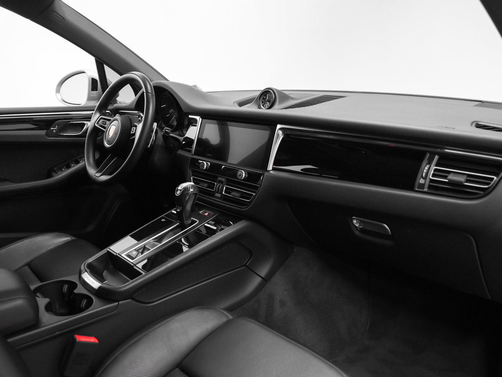 Certified 2023 Porsche Macan AWD/4WD image 21