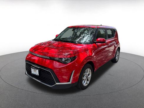 Used 2025 Kia Soul LX w/ LX Technology Package FWD image 4