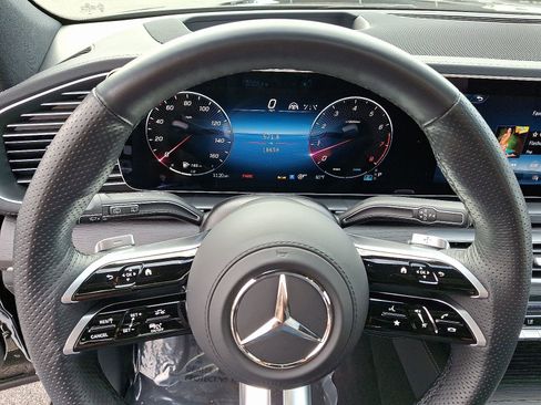 Certified 2025 Mercedes-Benz GLS 450 4MATIC image 20
