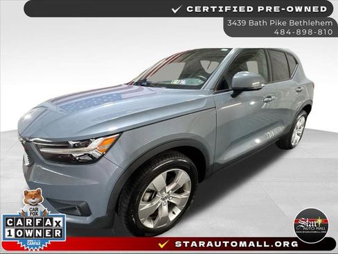 Used 2022 Volvo XC40 T5 Momentum image 1