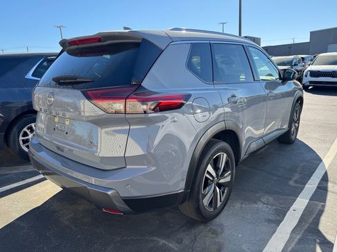 Used 2024 Nissan Rogue SL image 5