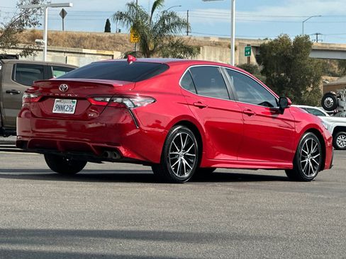 Used 2021 Toyota Camry SE FWD image 5