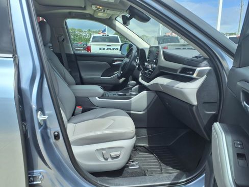 Used 2020 Toyota Highlander XLE FWD image 7
