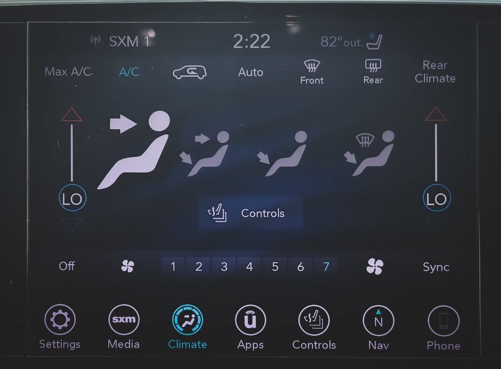 Used 2019 Chrysler Pacifica Limited w/ S Appearance Package FWD image 15