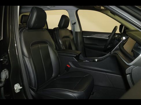 Used 2023 Jeep Grand Cherokee Limited image 32