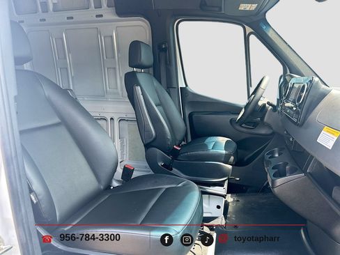 Used 2025 Mercedes-Benz Sprinter 2500 image 24