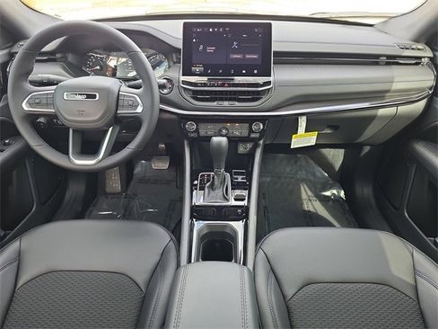 New 2026 Jeep Compass Latitude image 9