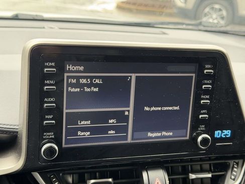 Used 2019 Toyota C-HR XLE image 3