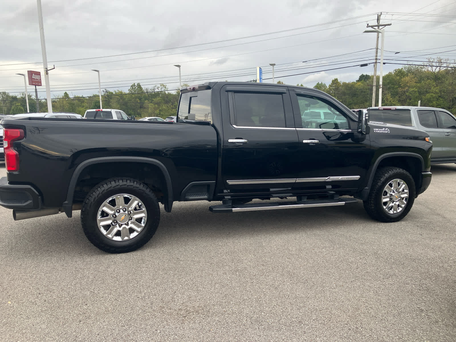 Used 2024 Chevrolet Silverado 2500 High Country w/ High Country Premium Package AWD/4WD image 8