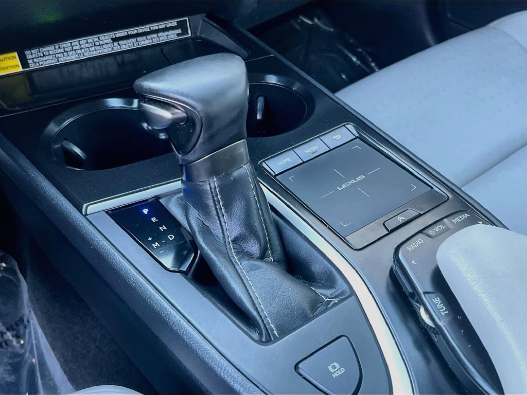Used 2022 Lexus UX 200 w/ Accessory Package (Z1) FWD image 16